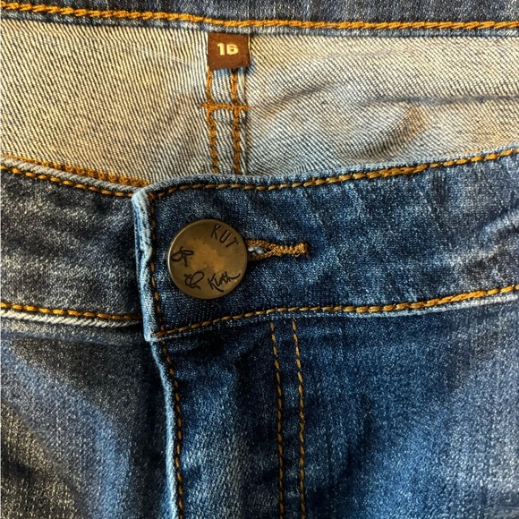 Kut From The Kloth Mid Rise Boyfriend. Size 16. - Picture 5 of 6